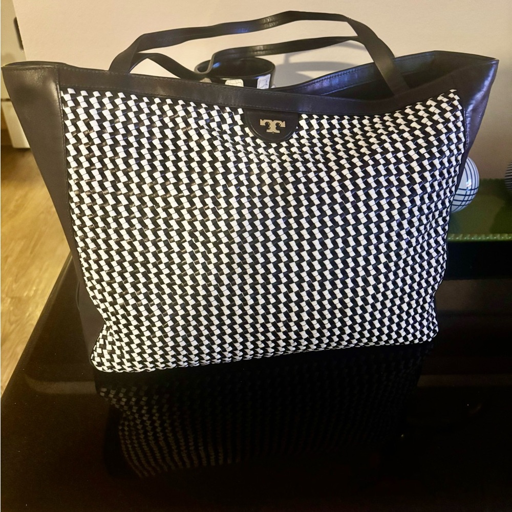 Tory Burch Erica Large Tote Purse Bag - Picture 2 of 9